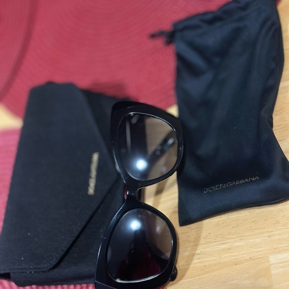 Dolce and Gabbana cateye glasses in black. Made in Italy - Picture 5 of 7